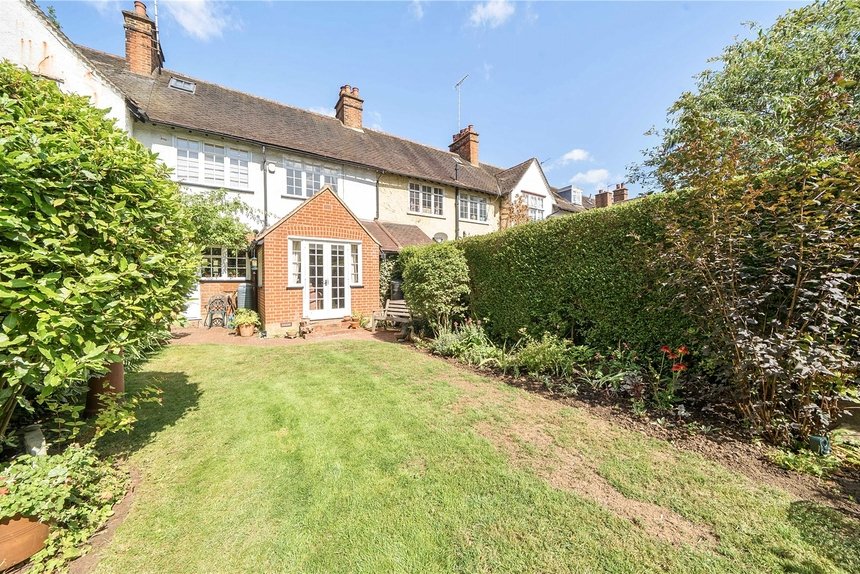 under offer holyoake walk london 30496 - Gibbs Gillespie