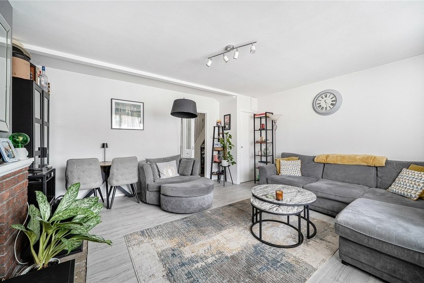 under offer whitby road london 30560 - Gibbs Gillespie