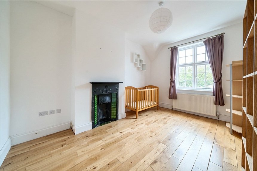 under offer holyoake walk london 30810 - Gibbs Gillespie