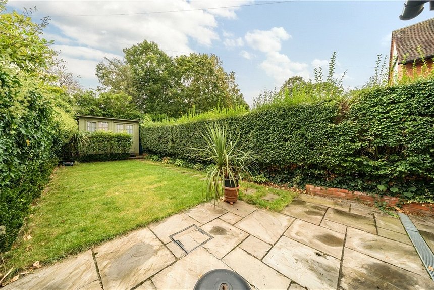 under offer holyoake walk london 30810 - Gibbs Gillespie