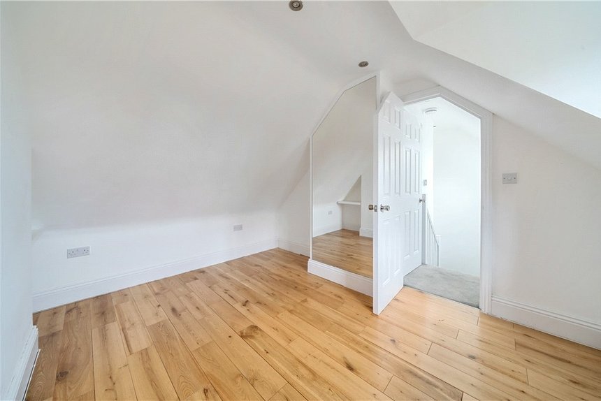 under offer holyoake walk london 30810 - Gibbs Gillespie