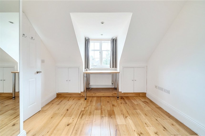 under offer holyoake walk london 30810 - Gibbs Gillespie