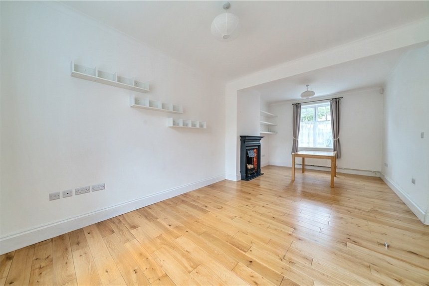under offer holyoake walk london 30810 - Gibbs Gillespie