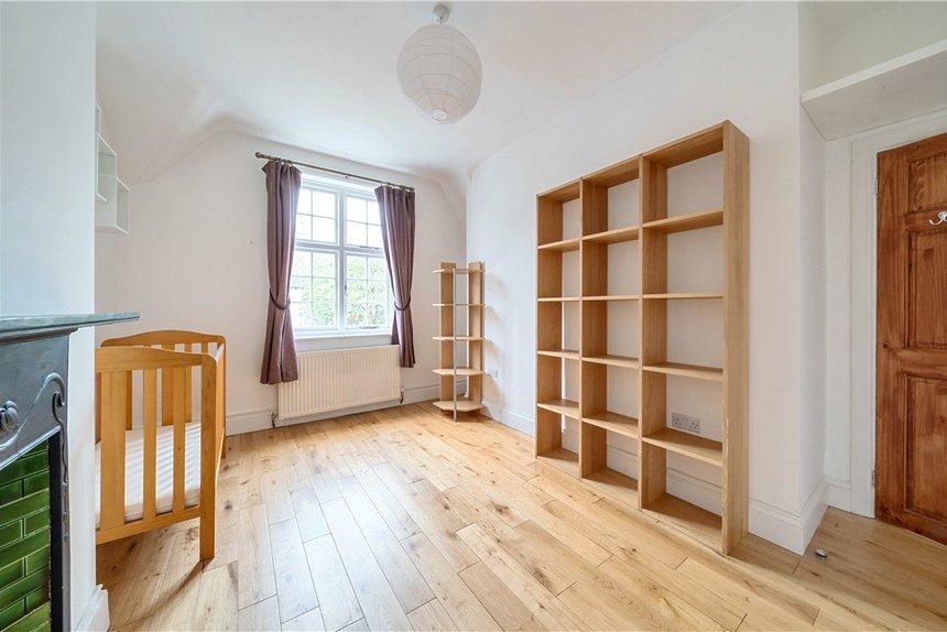 under offer holyoake walk london 30810 - Gibbs Gillespie
