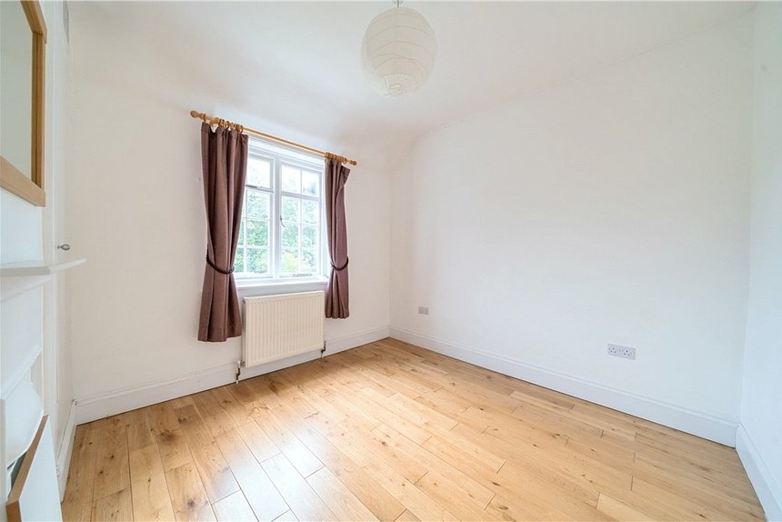 under offer holyoake walk london 30810 - Gibbs Gillespie
