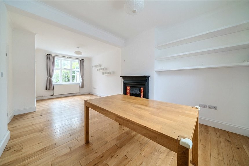 under offer holyoake walk london 30810 - Gibbs Gillespie