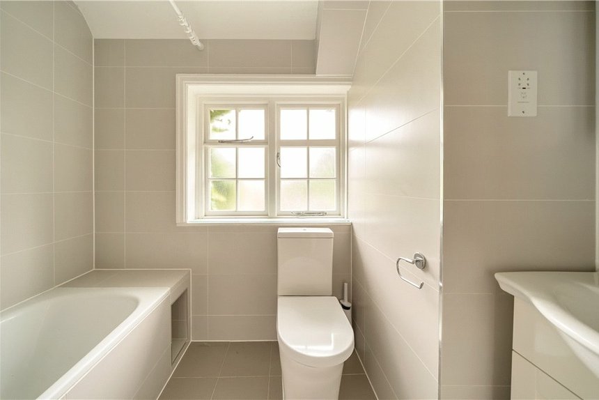 under offer holyoake walk london 30810 - Gibbs Gillespie