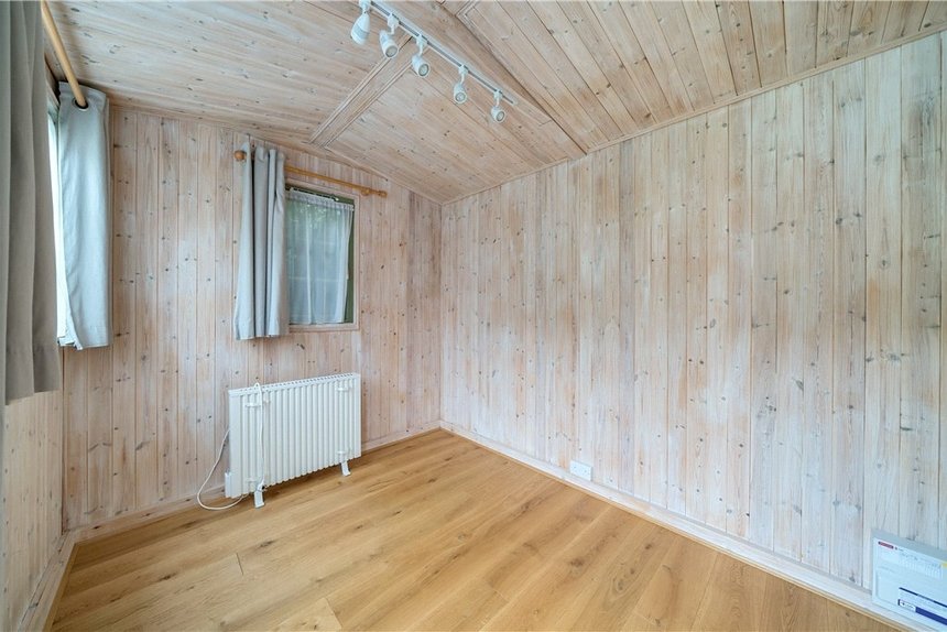 under offer holyoake walk london 30810 - Gibbs Gillespie