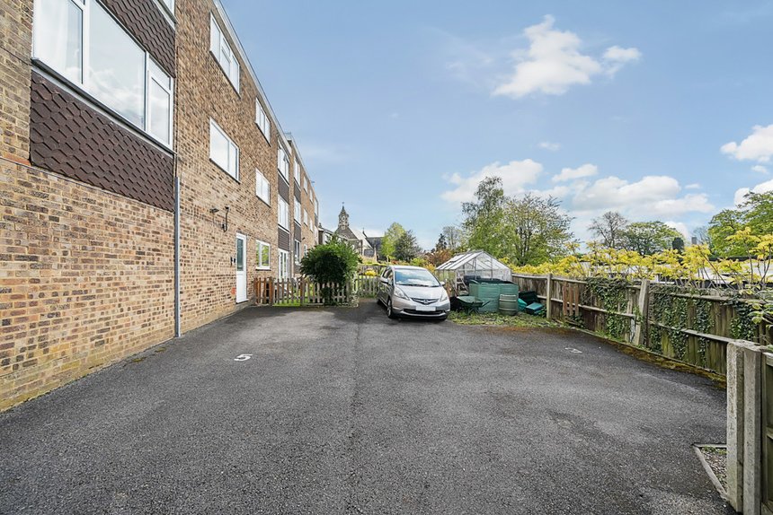 under offer epsom court london 31464 - Gibbs Gillespie