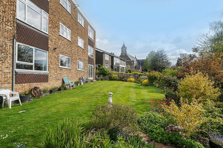 under offer epsom court london 31464 - Gibbs Gillespie