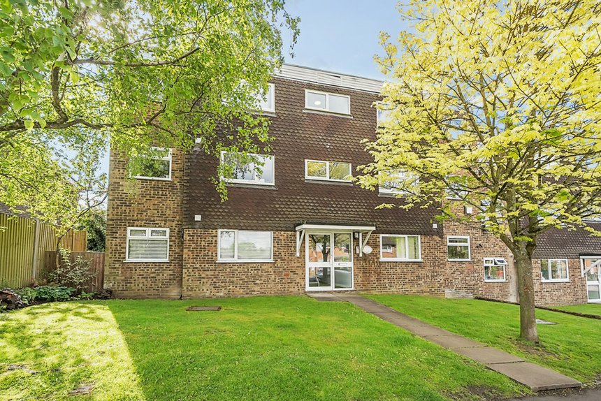 under offer epsom court london 31464 - Gibbs Gillespie