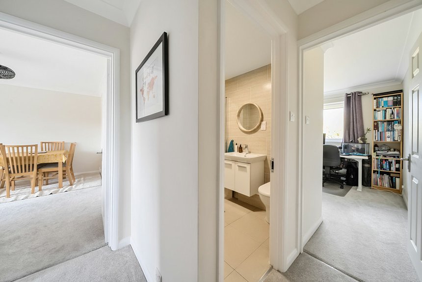 under offer epsom court london 31464 - Gibbs Gillespie