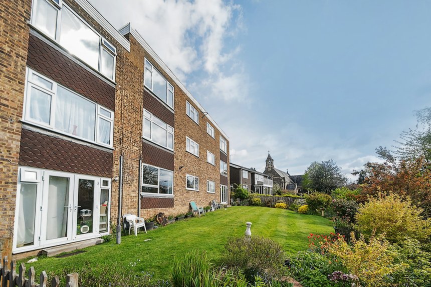 under offer epsom court london 31464 - Gibbs Gillespie