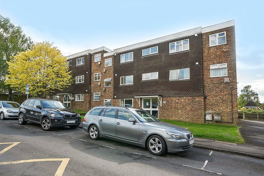 under offer epsom court london 31464 - Gibbs Gillespie