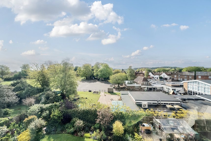 under offer epsom court london 31464 - Gibbs Gillespie