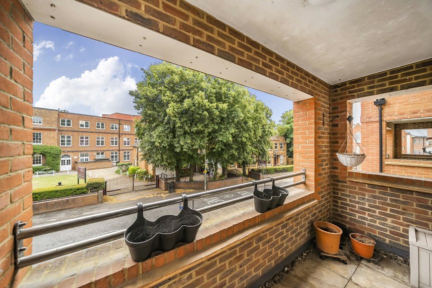 under offer woodman house london 31652 - Gibbs Gillespie