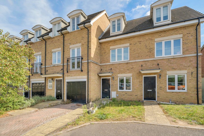 under offer hardy mews london 32157 - Gibbs Gillespie