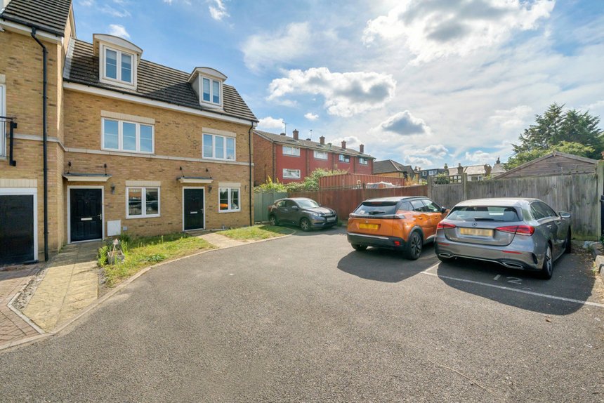 under offer hardy mews london 32157 - Gibbs Gillespie