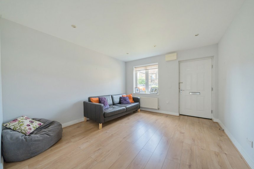 under offer hardy mews london 32157 - Gibbs Gillespie