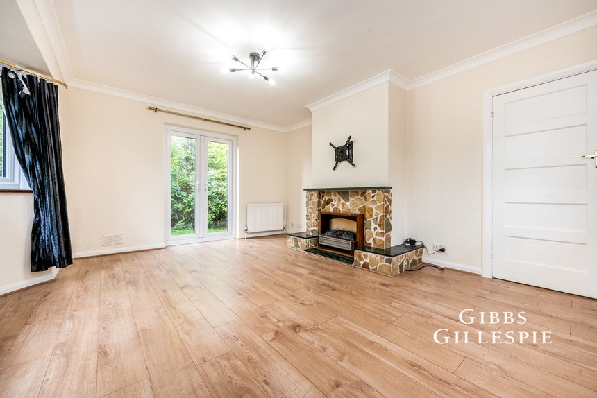 let woodford crescent london 32187 - Gibbs Gillespie