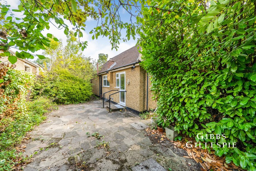 let woodford crescent london 32187 - Gibbs Gillespie