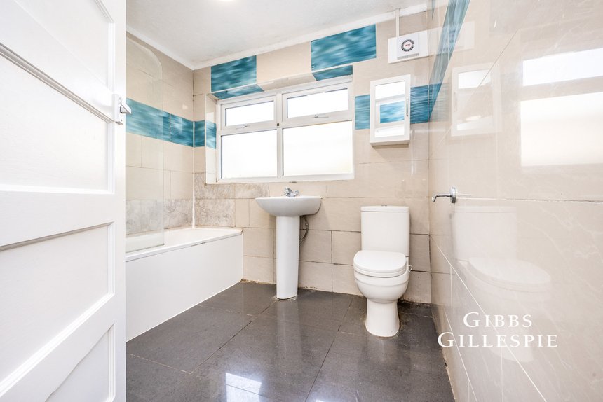 let woodford crescent london 32187 - Gibbs Gillespie