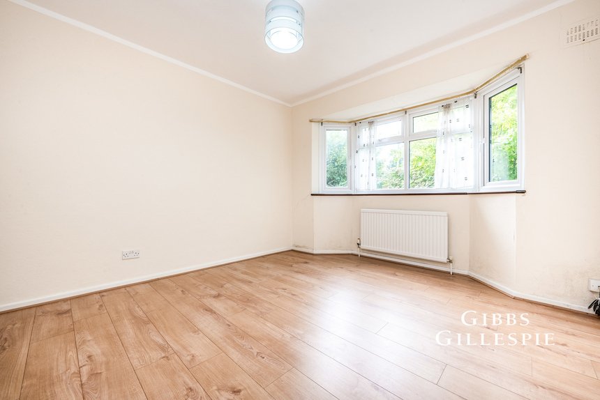 let woodford crescent london 32187 - Gibbs Gillespie