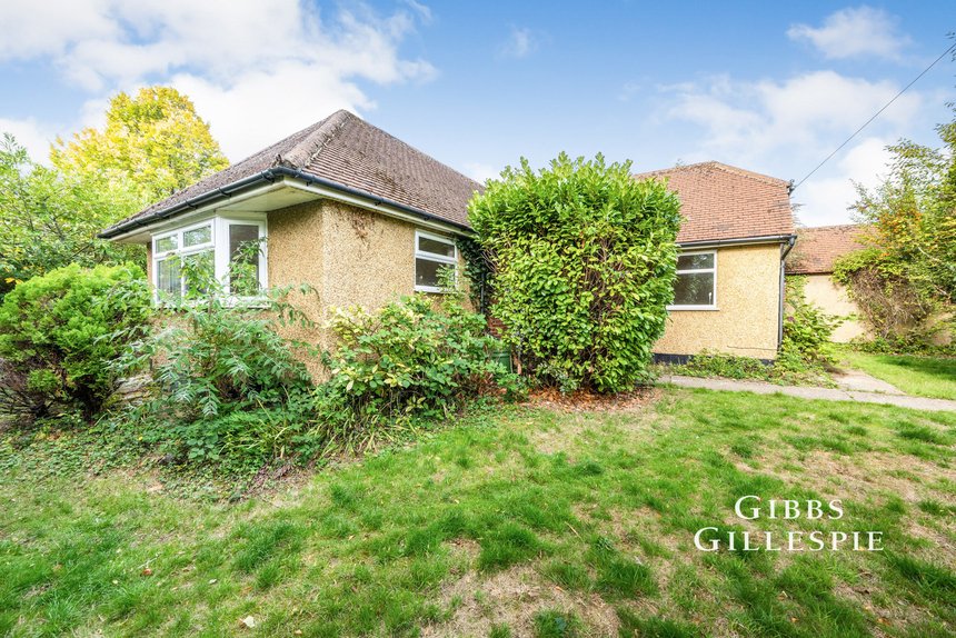 let woodford crescent london 32187 - Gibbs Gillespie