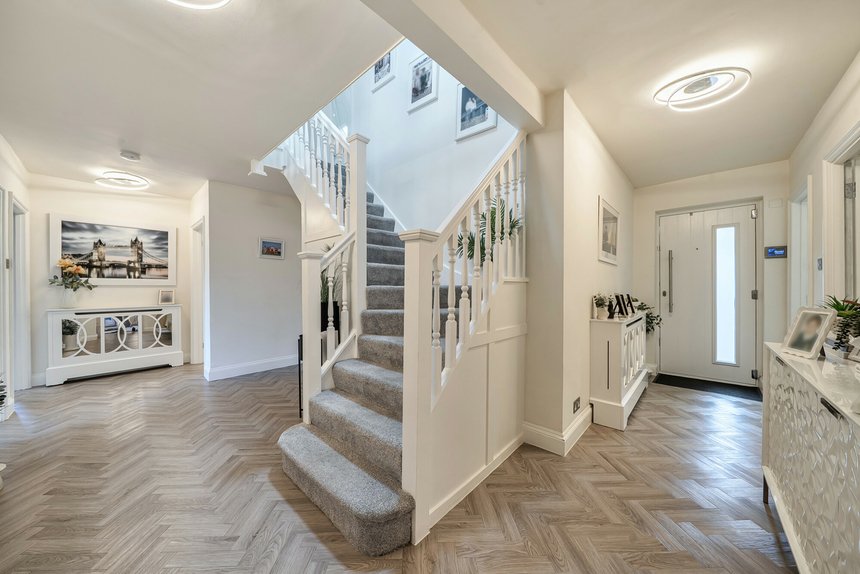 for sale woodwaye london 32240 - Gibbs Gillespie