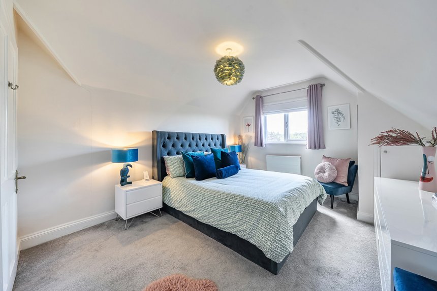 for sale woodwaye london 32240 - Gibbs Gillespie