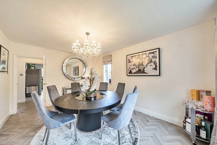 for sale woodwaye london 32240 - Gibbs Gillespie