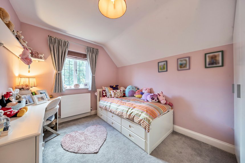 for sale woodwaye london 32240 - Gibbs Gillespie