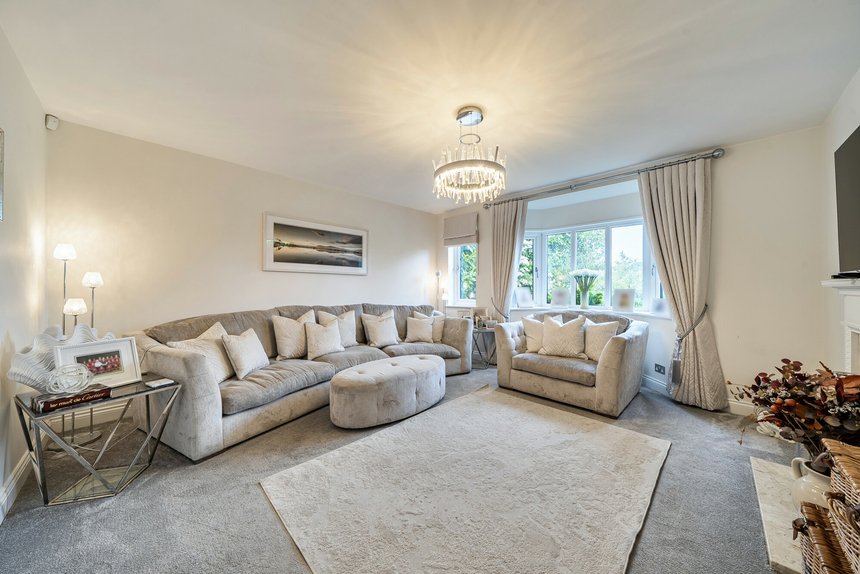 for sale woodwaye london 32240 - Gibbs Gillespie