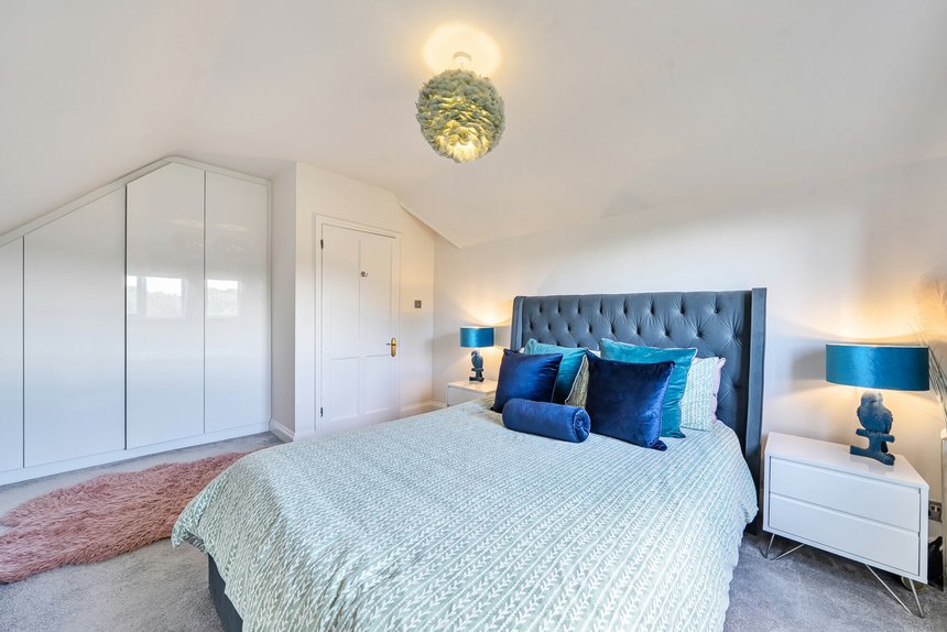 for sale woodwaye london 32240 - Gibbs Gillespie