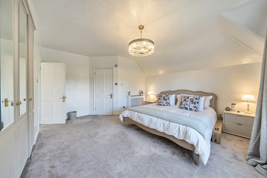 for sale woodwaye london 32240 - Gibbs Gillespie