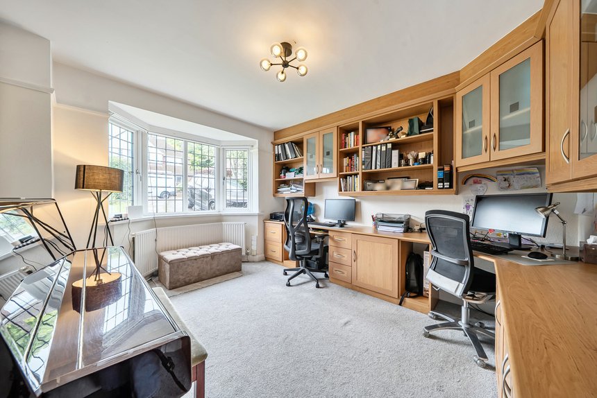 for sale woodwaye london 32240 - Gibbs Gillespie