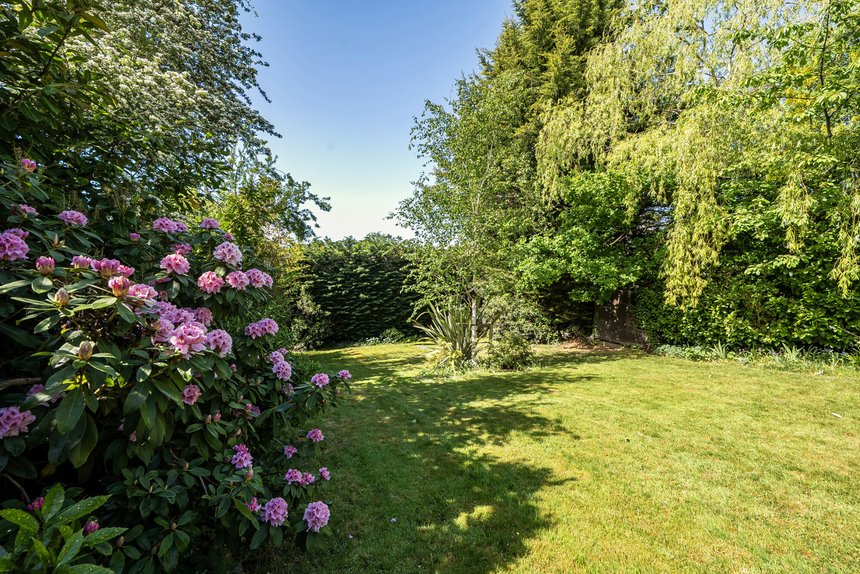 for sale woodwaye london 32240 - Gibbs Gillespie