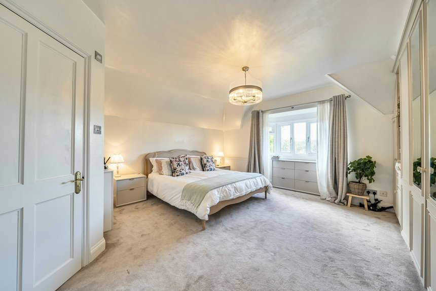 for sale woodwaye london 32240 - Gibbs Gillespie