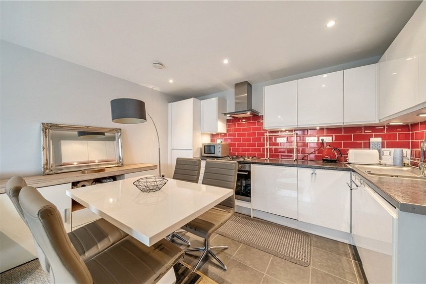 let agreed flat 9 london 32339 - Gibbs Gillespie