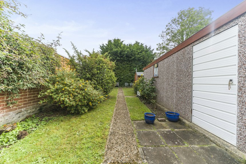 2 bedroom House for sale in Field End Road, Ruislip, Middlesex, HA4