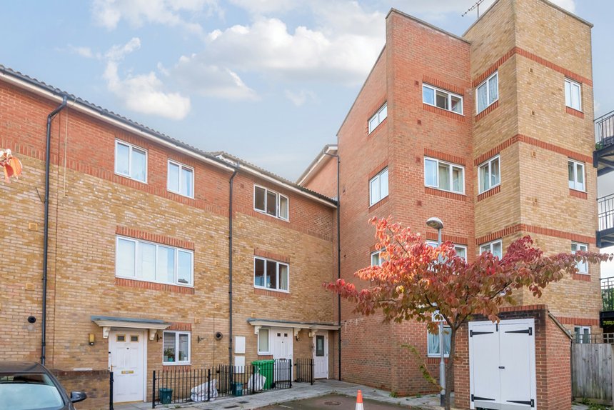 under offer carmichael close london 32394 - Gibbs Gillespie