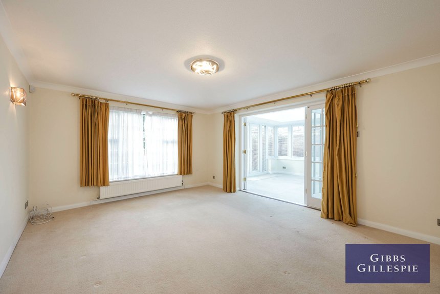 available 7 london 32525 - Gibbs Gillespie