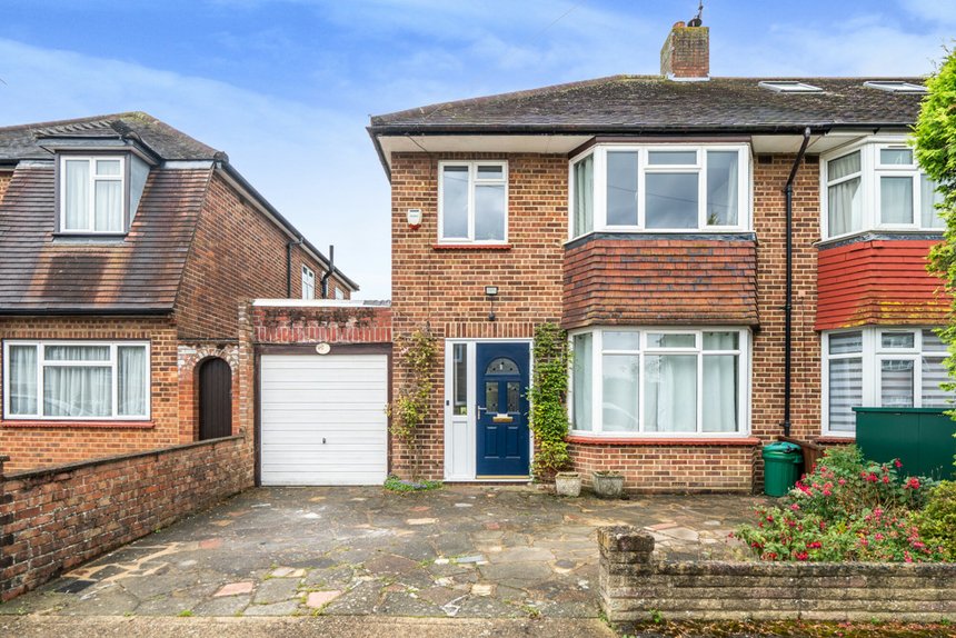 for sale pynchester close london 32545 - Gibbs Gillespie