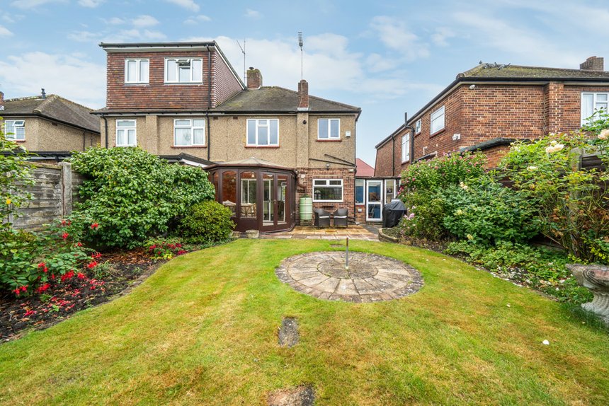 for sale pynchester close london 32545 - Gibbs Gillespie