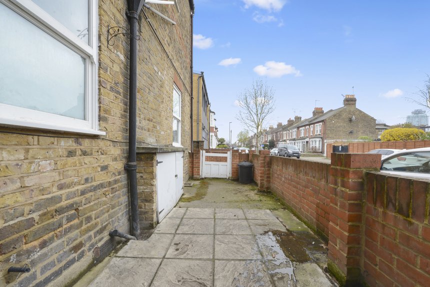 available flat 4 london 32712 - Gibbs Gillespie