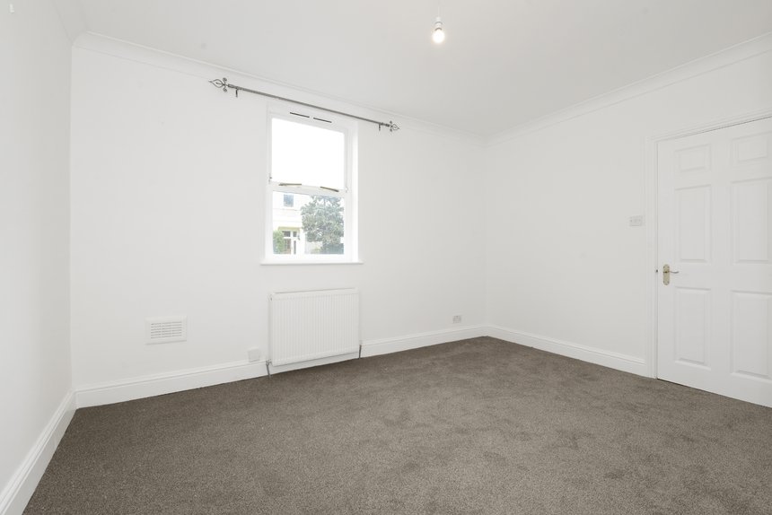 available flat 4 london 32712 - Gibbs Gillespie