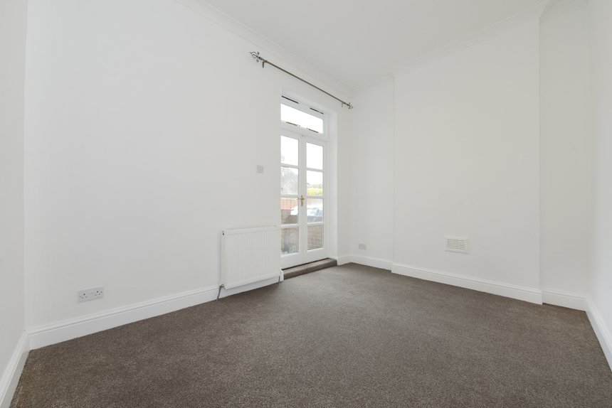 available flat 4 london 32712 - Gibbs Gillespie