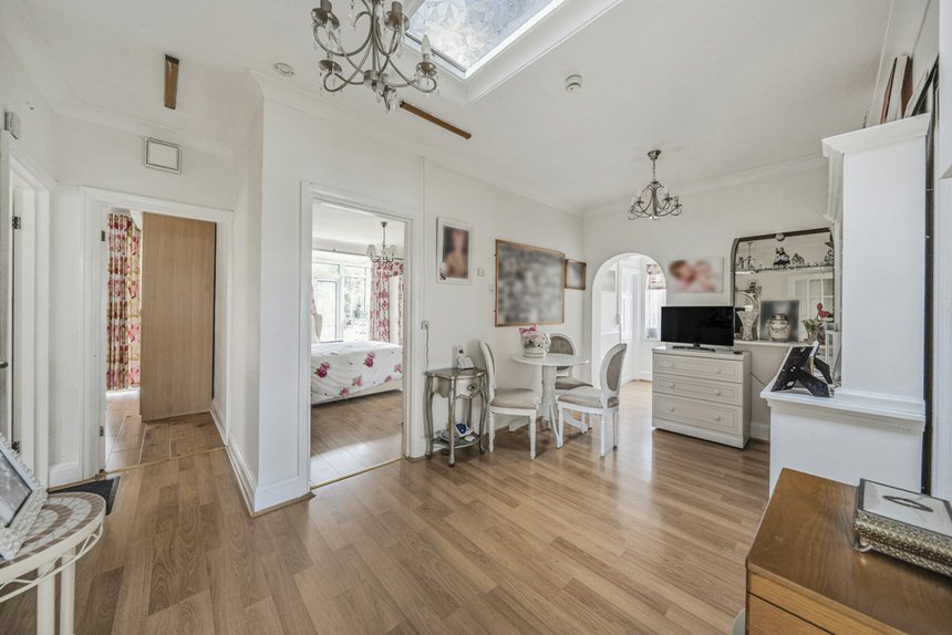 for sale glenfield crescent london 32728 - Gibbs Gillespie