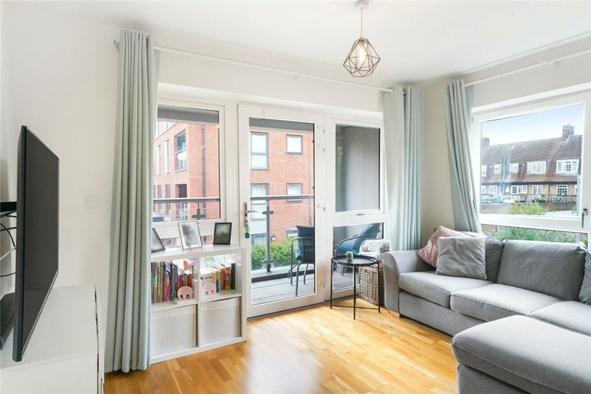 under offer arla place london 32738 - Gibbs Gillespie