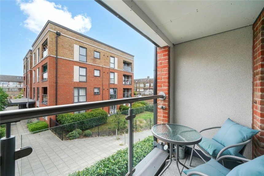 under offer arla place london 32738 - Gibbs Gillespie